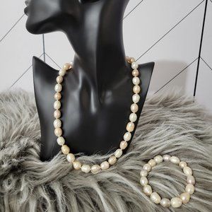 Fresh Water Pearl Necklace & Bracelet Set